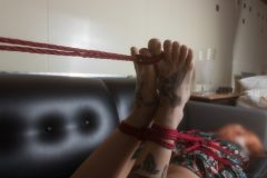 Enndieさん緊縛写真 逆エビ縛り