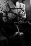 Goteさん緊縛写真 後手縛り・あぐら縛り