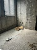 幕張本郷のラブホテル ファミー コンクリート打ちっぱなし風の部屋の写真