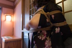 Kaoriさん緊縛写真 後手縛り